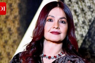 Pooja Bhatt clarifies she was not naked in body paint cover