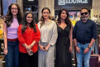 Priyanka hangs out with Namrata Shirodkar and daughter Sitara