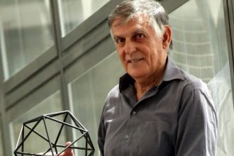 Shechtman’s 10-Fold Symmetry Note: alloy defied crystal rules; quasicrystals reshaped materials science