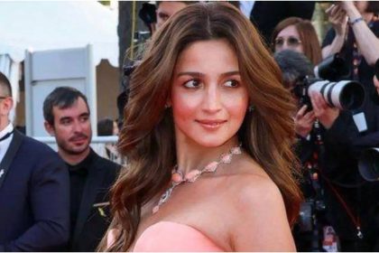 Shobhaa De calls out Alia's peachy look, ill-fitting gown from Cannes