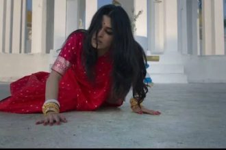 Shyamoupti danced through pain for Phool Pishi O Edward