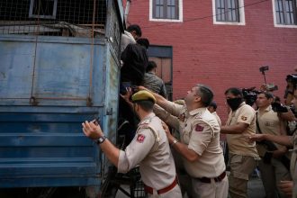 Students protest ban on Siraj-ul-Uloom