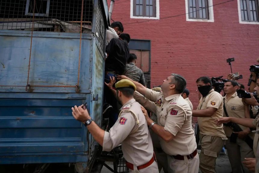 Students protest ban on Siraj-ul-Uloom