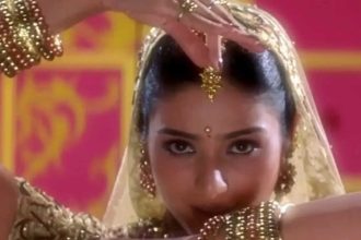 Tabu gifted gold bangles to Saroj Khan after Rang De shoot