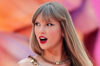 Taylor Swift quietly helping fans with bills