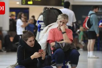 UK travellers urged to reach airports 3 hours early amid new border checks