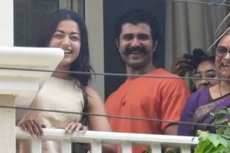 Vijay Deverakonda meets fans outside his home with wife Rashmika