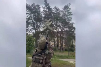 Watch: Russia's 'fire-and-forget' $500 Yolka drone hunter that fits in soldier's hand