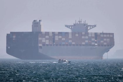 What will it take to free 1,600 stranded ships from Hormuz deep waters?