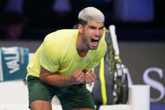 Why has Alcaraz withdrawn from Wimbledon 2026 tennis tournament?