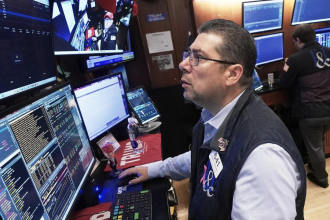 AI sell-off deepens as tech stocks drag Wall Street lower despite oil relief