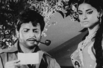 Biswajeet's daughter reacts to her father forcefully kissing Rekha