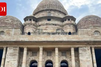 Bombay high court bins government’s 12 retrospective spectrum charge; telecom companies get relief