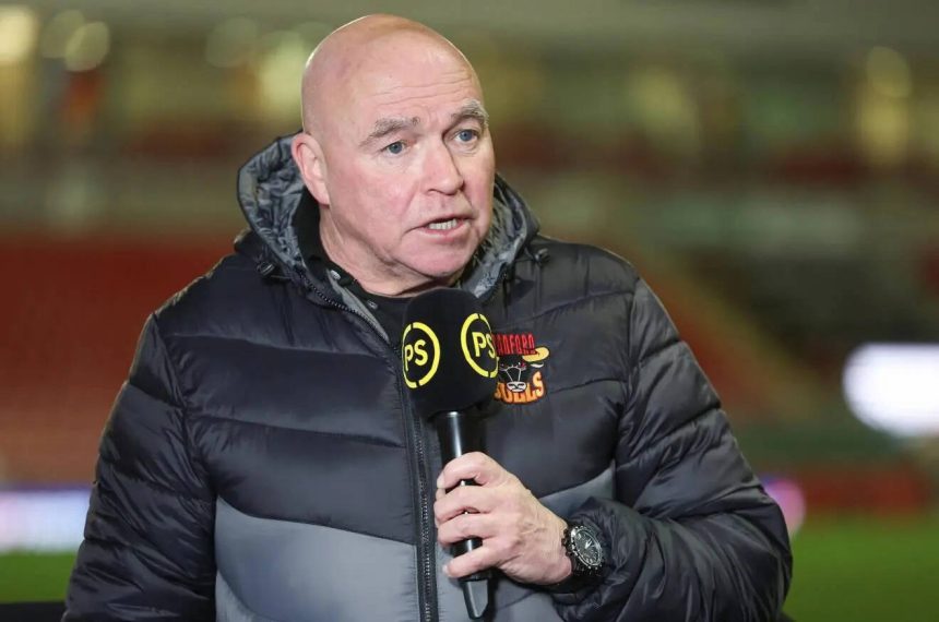 Challenge cup-winning coach and broadcaster John Kear dies aged 71 as tributes pour in