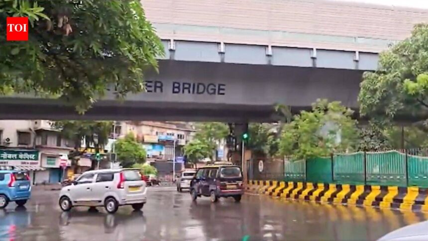 Cloudburst-like spell pounds Mumbai's eastern suburbs; IMD issues orange alert