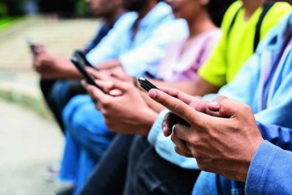 Digital 2.0: Access to mobiles up, but not empowerment