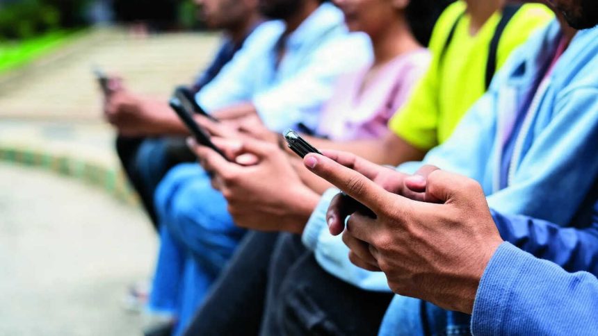 Digital 2.0: Access to mobiles up, but not empowerment