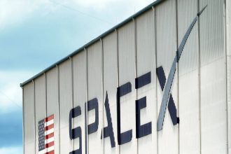 FCC 'ignores' Spacex complaint, waives July 30 deadline for Amazon satellites; says: Strict rules would hurt American consume