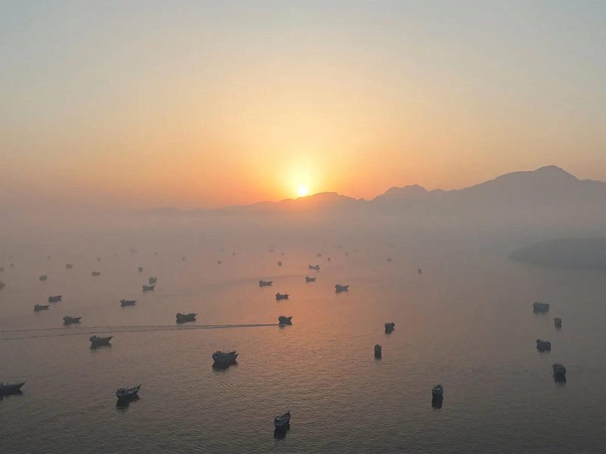 Hormuz got busy after months, now it's facing another roadblock