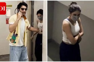 Ibrahim pushes Palak back as paps spot them after movie date