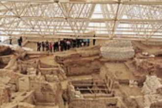 In 1961, archaeologist James Mellaart cleared a wall at Catalhoyuk and uncovered murals that changed how researchers see the