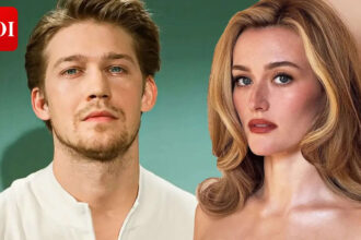 Joe Alwyn and Sarah Pidgeon are officially dating- Video