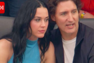 Katy Perry KISSES Justin Trudeau at World Cup ceremony- WATCH