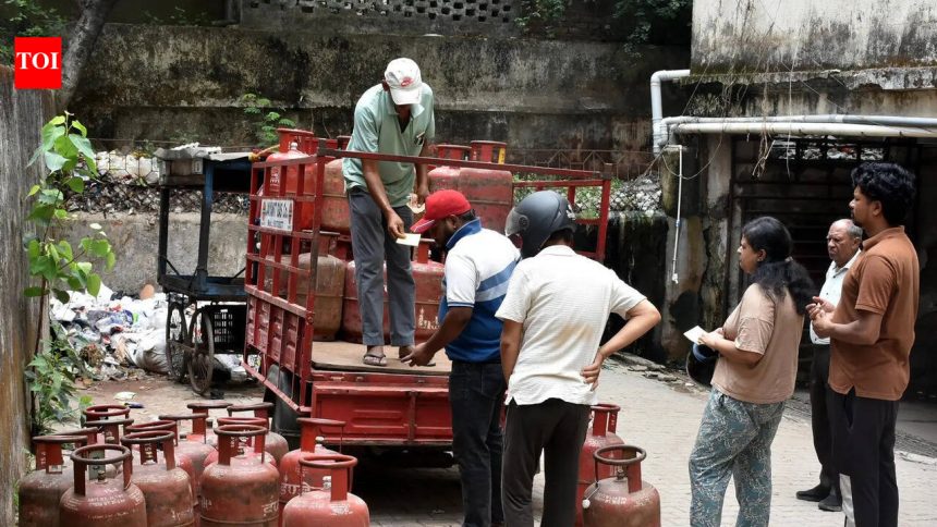 Kitchen budgets under strain as LPG price nears Rs 1,000