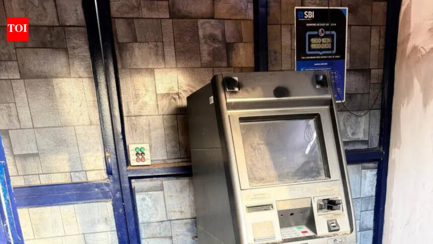 Police in Jalgaon thwart ATM theft attempt; thieves abandon Rs 8.9 lakh and flee