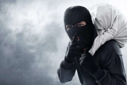 Portuguese proverb of the day: 'A thief who robs a thief has a hundred years of pardon'