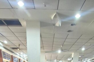 Queues swell at sewa kendras as server slump disrupts services