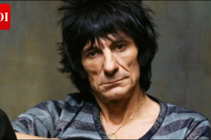 Ronnie Wood told to repaint his home’s main door to black