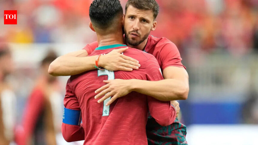 Ruben Dias rallies around Ronaldo: 'He knows this environment better than anyone'