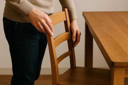 The hidden psychology behind people who always push their chair back after leaving