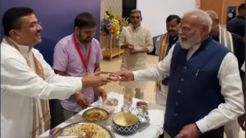 Watch: PM Modi enjoys jhalmuri at NDA meeting served by Bengal CM Suvendu Adhikari