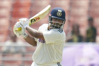 'Why would anyone tell him how to bat?': Kotak backs Pant