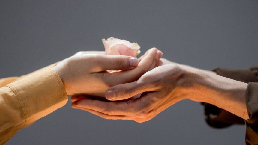 10 simple acts of kindness to cleanse your aura and brighten someone's life