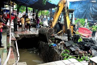 2 parked two-wheelers plunge into drain as Bhandup footpath caves in