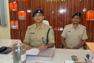 722 gm opium seized, peddler escapes