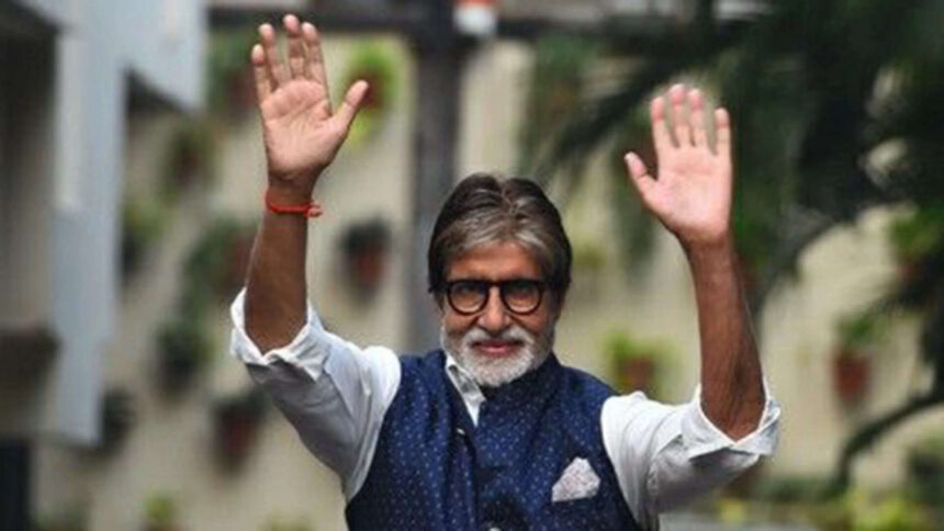 Amitabh Bachchan thanks fans for turning up outside Jalsa amid rain