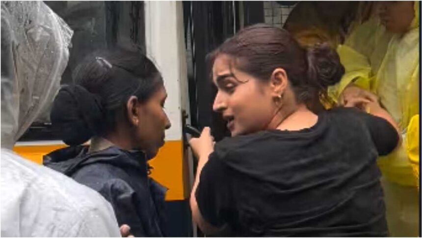 Ayesha Khan DETAINED during Mumbai student protest