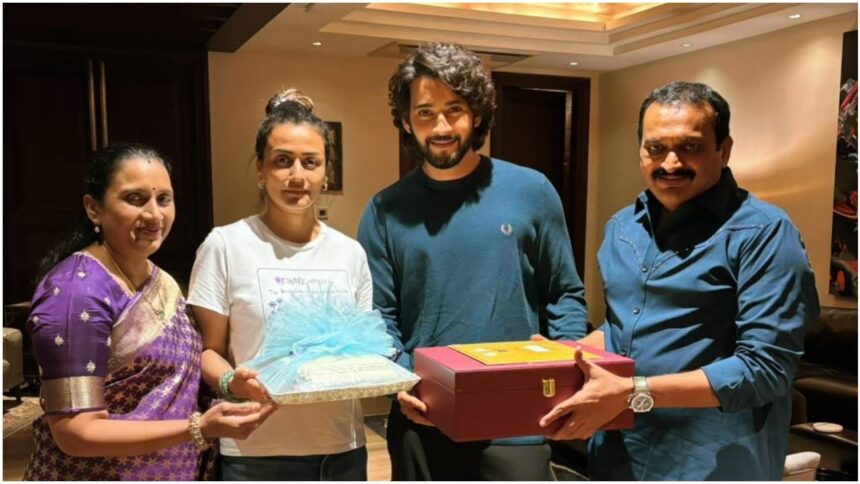 Bandla Ganesh invites Mahesh Babu to daughter's wedding