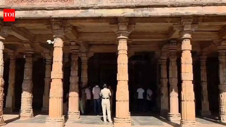 Bhojshala row: SC to hear Muslim side's plea on alternate namaz site on Friday