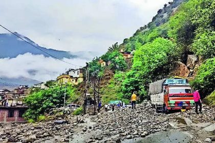 Heavy rain triggers landslide near Kwar power project site, blocks Doda-Kishtwar highway