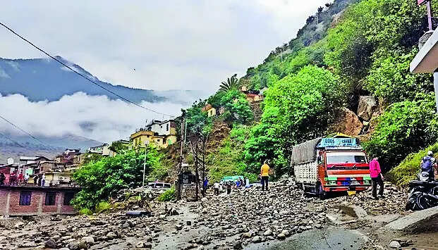 Heavy rain triggers landslide near Kwar power project site, blocks Doda-Kishtwar highway