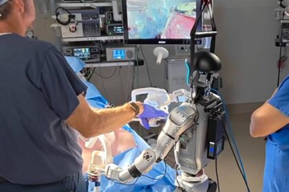 Humanoid robots perform live surgery for the first time in world-first medical breakthrough