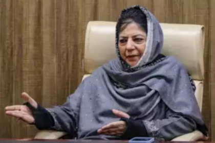 Mehbooba rejects Farooq’s invite to join Jantar Mantar protest; Engineer Rashid to walk barefoot in solidarity