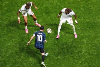Messi, space and relentless pressure: 10 mins that broke England