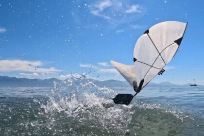 MIT built a 300-gram robot that flies through the sky, dives underwater and takes off again, just like a diving bird