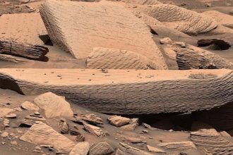 Nasa's Curiosity rover discovers evidence of an ancient sandstorm preserved in Mars rocks for billions of years
